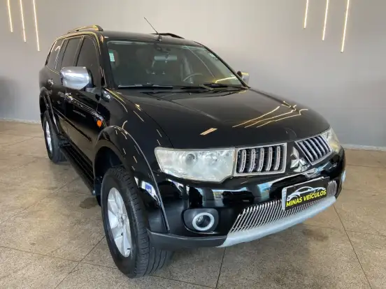 MITSUBISHI-PAJERO-2011