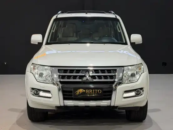 MITSUBISHI-PAJERO-2015