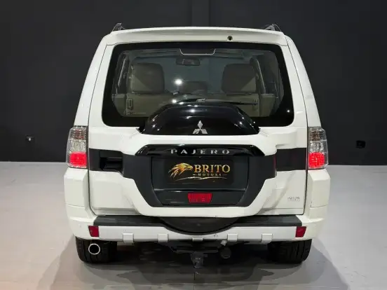 MITSUBISHI-PAJERO-2015