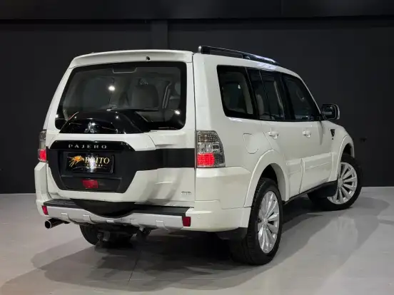 MITSUBISHI-PAJERO-3.2 HPE 4X4 7 LUGARES 16V TURBO INTERCOOLER DIESEL 4P AUTOMÁTICO MITSUBISHI-PAJERO-2015