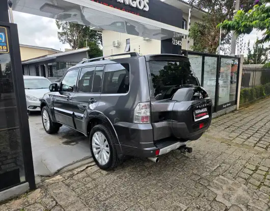 MITSUBISHI-PAJERO-2015