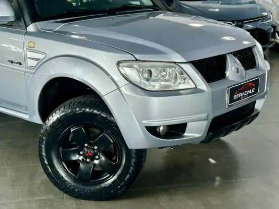 MITSUBISHI-PAJERO TR4-2.0 4X4 16V 140CV FLEX 4P AUTOMÁTICO MITSUBISHI-PAJERO TR4-2014
