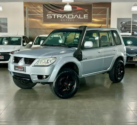 MITSUBISHI-PAJERO TR4-2.0 4X4 16V 140CV FLEX 4P AUTOMÁTICO MITSUBISHI-PAJERO TR4-2014