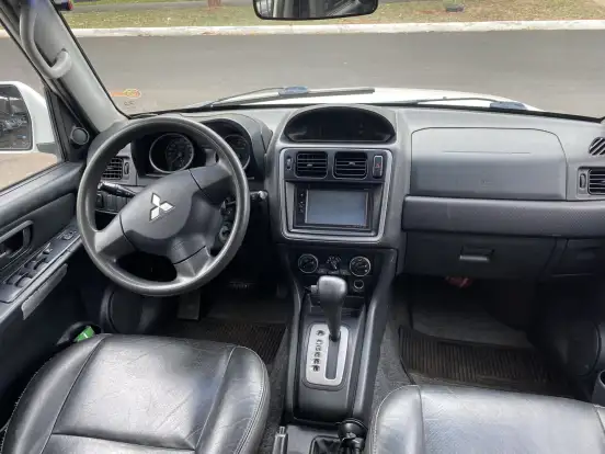 MITSUBISHI-PAJERO TR4-2011
