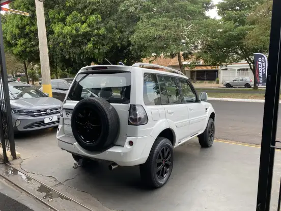 MITSUBISHI-PAJERO TR4-2011