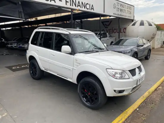 MITSUBISHI-PAJERO TR4-2.0 4X4 16V 140CV FLEX 4P AUTOMÁTICO MITSUBISHI-PAJERO TR4-2011
