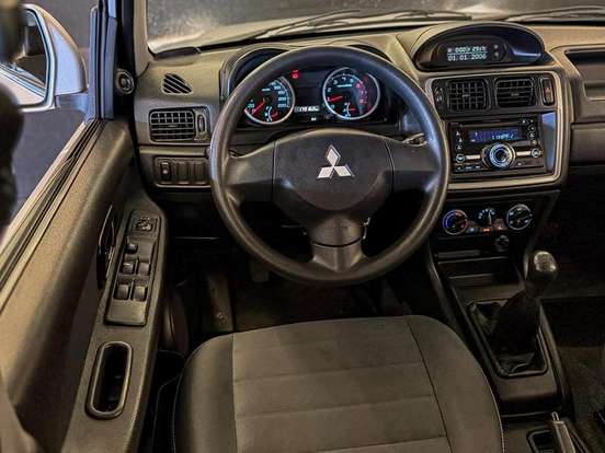MITSUBISHI-PAJERO TR4-2013
