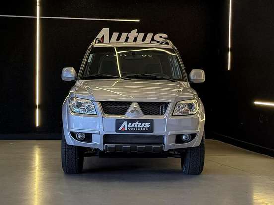 MITSUBISHI-PAJERO TR4-2.0 4X2 16V 140CV FLEX 4P MANUAL MITSUBISHI-PAJERO TR4-2013