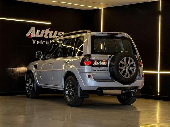 MITSUBISHI-PAJERO TR4-2.0 4X2 16V 140CV FLEX 4P MANUAL MITSUBISHI-PAJERO TR4-2013