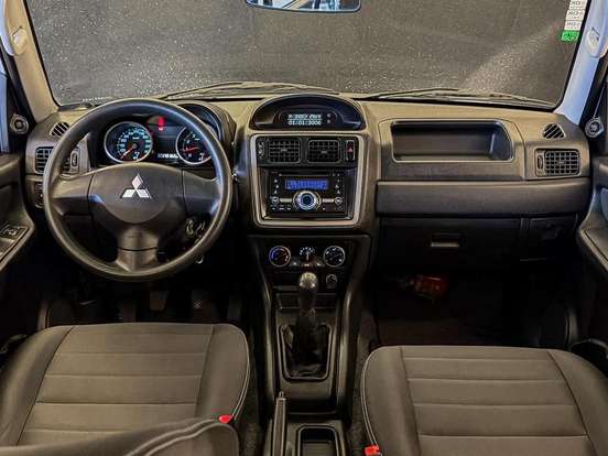 MITSUBISHI-PAJERO TR4-2.0 4X2 16V 140CV FLEX 4P MANUAL MITSUBISHI-PAJERO TR4-2013
