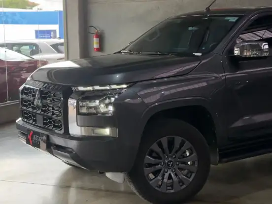 MITSUBISHI-TRITON-2.4 BITURBO DIESEL CD HPE 4X4 AUTOMÁTICO MITSUBISHI-TRITON-2025