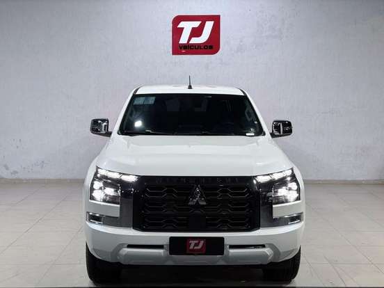 MITSUBISHI-TRITON-2.4 BITURBO DIESEL CD GL 4X4 AUTOMÁTICO MITSUBISHI-TRITON-2025