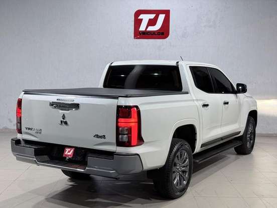 MITSUBISHI-TRITON-2025