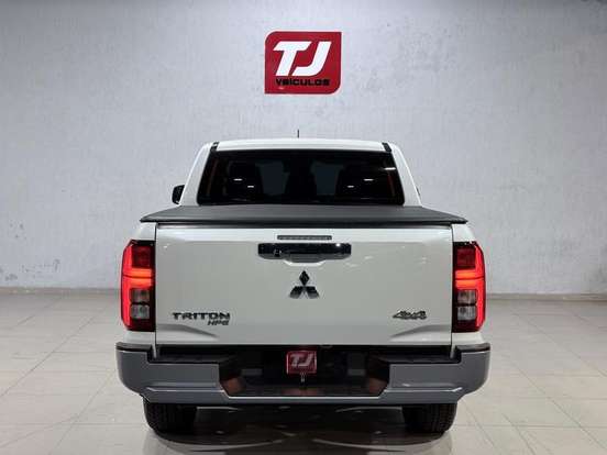 MITSUBISHI-TRITON-2025