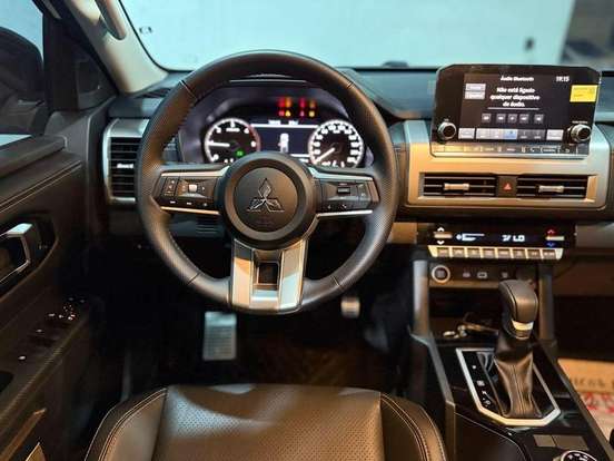 MITSUBISHI-TRITON-2025