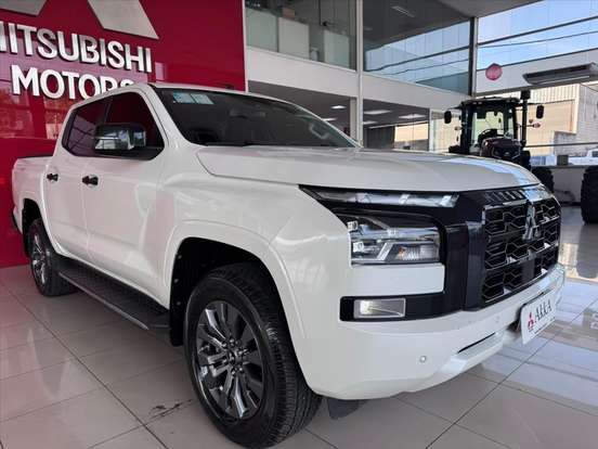 MITSUBISHI-TRITON-2025