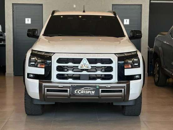 MITSUBISHI-TRITON-2025