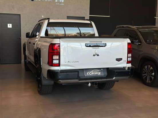 MITSUBISHI-TRITON-2025