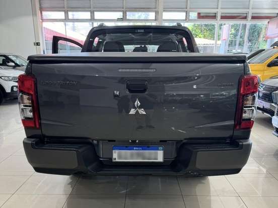 MITSUBISHI-L200 TRITON-2.4 16V TURBO DIESEL SPORT OUTDOOR PLUS CD 4P 4X4 AUTOMÁTICO MITSUBISHI-L200 TRITON-2024