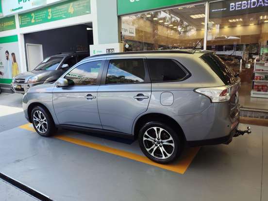 MITSUBISHI-OUTLANDER-2014