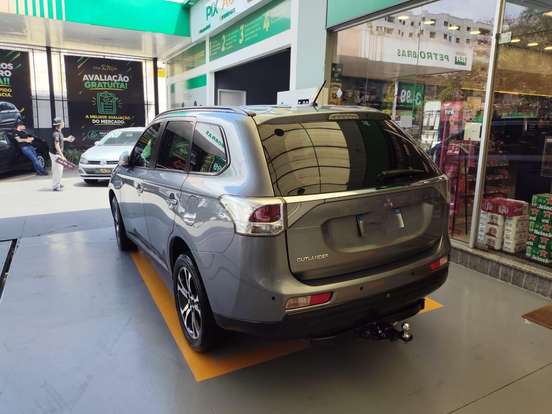 MITSUBISHI-OUTLANDER-2014