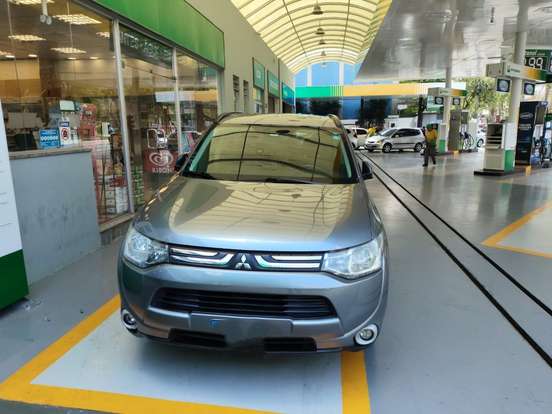 MITSUBISHI-OUTLANDER-2014