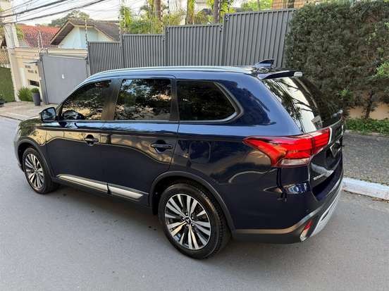 MITSUBISHI-OUTLANDER-2018