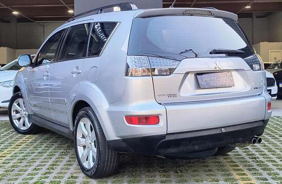 MITSUBISHI-OUTLANDER-2011