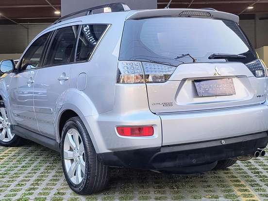 MITSUBISHI-OUTLANDER-3.0 GT 4X4 V6 24V GASOLINA 4P AUTOMÁTICO MITSUBISHI-OUTLANDER-2011
