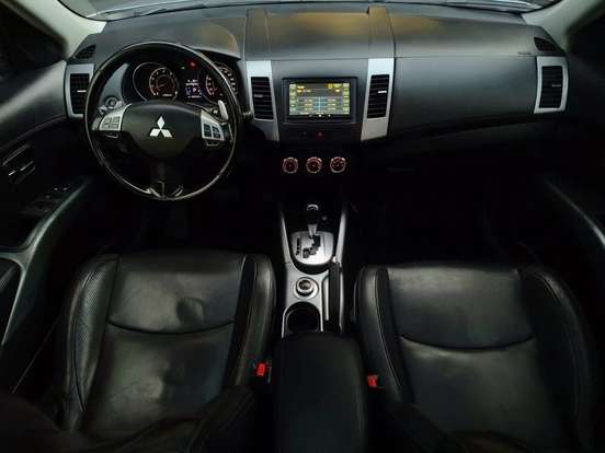 MITSUBISHI-OUTLANDER-2011