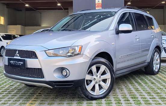 MITSUBISHI-OUTLANDER-2011