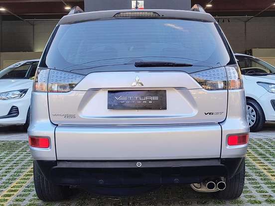 MITSUBISHI-OUTLANDER-3.0 GT 4X4 V6 24V GASOLINA 4P AUTOMÁTICO MITSUBISHI-OUTLANDER-2011