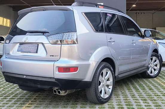 MITSUBISHI-OUTLANDER-2011