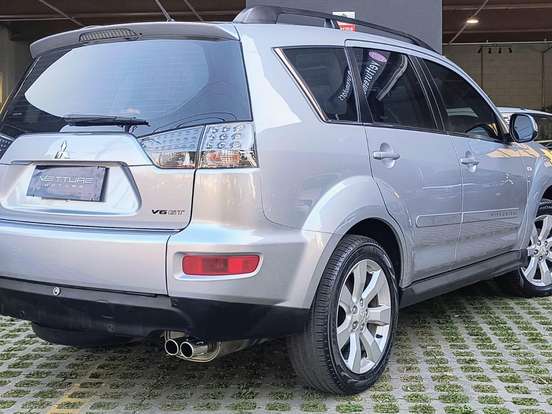 MITSUBISHI-OUTLANDER-3.0 GT 4X4 V6 24V GASOLINA 4P AUTOMÁTICO MITSUBISHI-OUTLANDER-2011