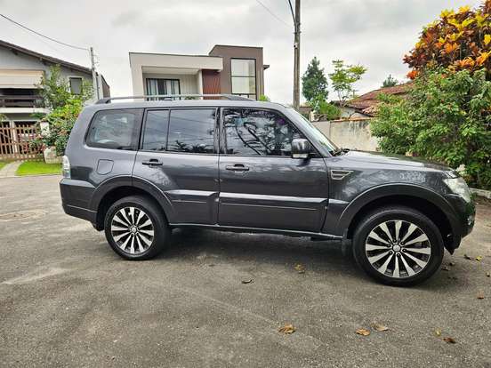 MITSUBISHI-PAJERO-2018