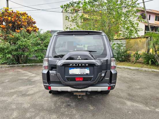 MITSUBISHI-PAJERO-2018