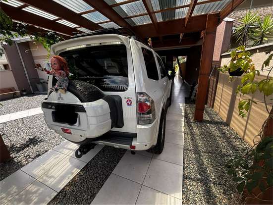 MITSUBISHI-PAJERO FULL-2011