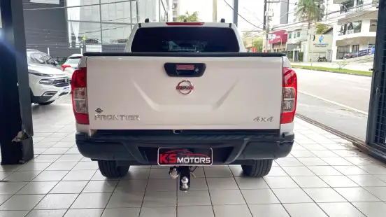 NISSAN-FRONTIER-2021