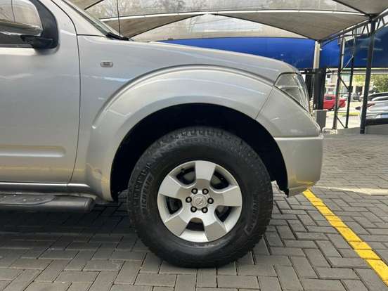NISSAN-FRONTIER-2011