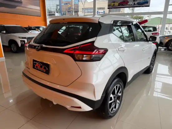 NISSAN-KICKS-2023