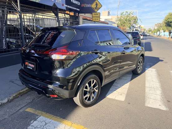 NISSAN-KICKS-2023