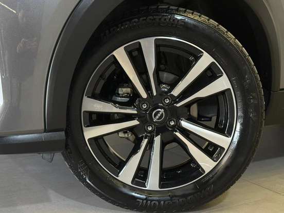 NISSAN-KICKS PLAY-2025