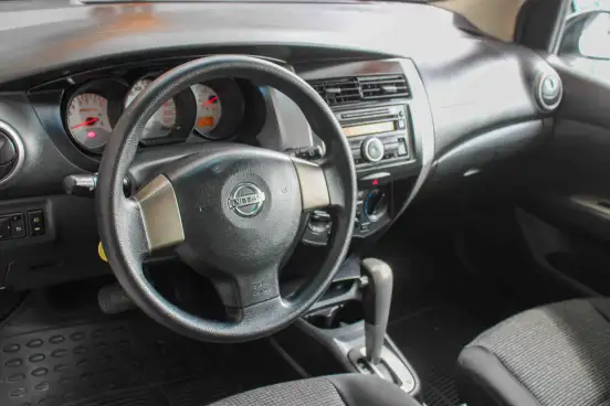 NISSAN-LIVINA-2012