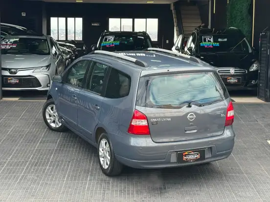 NISSAN-LIVINA-1.8 SL 16V FLEX 4P AUTOMÁTICO NISSAN-LIVINA-2012