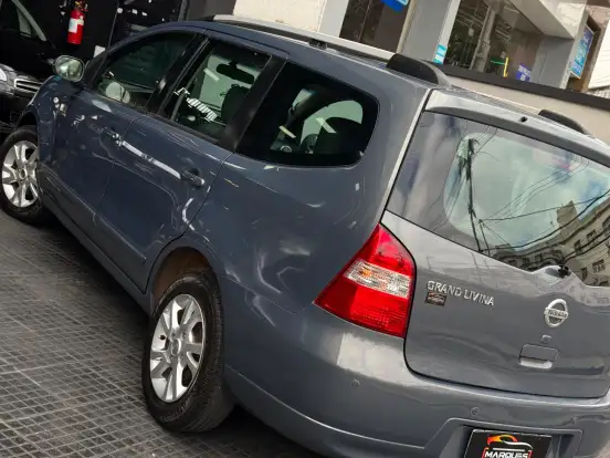 NISSAN-LIVINA-1.8 SL 16V FLEX 4P AUTOMÁTICO NISSAN-LIVINA-2012