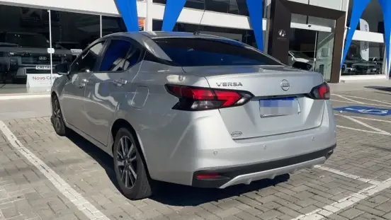 NISSAN-VERSA-2023