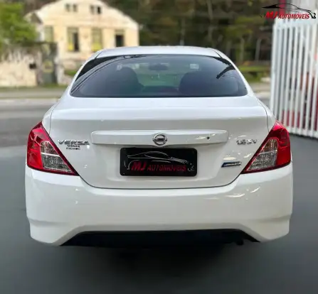 NISSAN-VERSA-2018