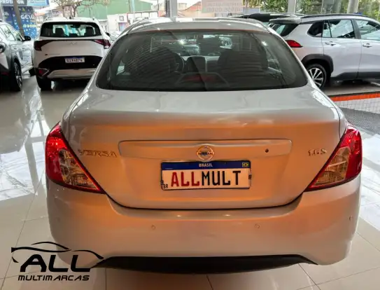 NISSAN-VERSA-2019