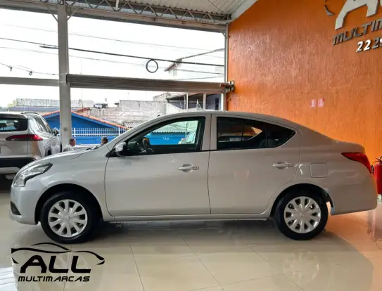 NISSAN-VERSA-2019