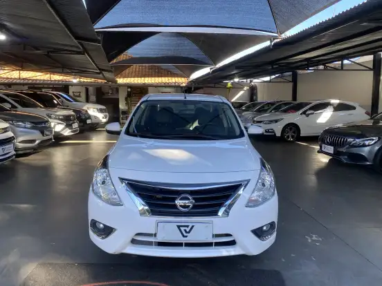 NISSAN-VERSA-2018